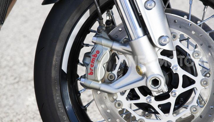 Triumph Thruxton RS 2020: l’iconica cafè racer si evolve in chiave moderna - Foto 26 di 33