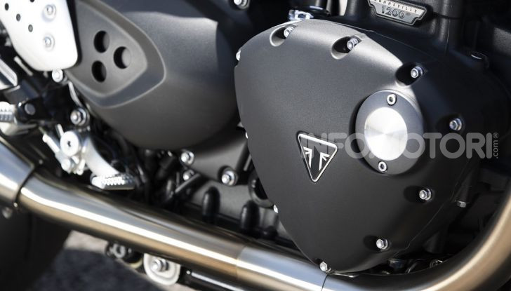 Triumph Thruxton RS 2020: l’iconica cafè racer si evolve in chiave moderna - Foto 23 di 33