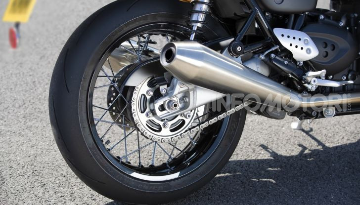 Triumph Thruxton RS 2020: l’iconica cafè racer si evolve in chiave moderna - Foto 21 di 33