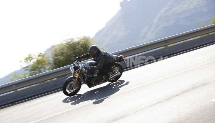 Triumph Thruxton RS 2020: l’iconica cafè racer si evolve in chiave moderna - Foto 8 di 33