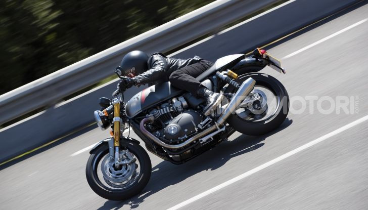 Triumph Thruxton RS 2020: l’iconica cafè racer si evolve in chiave moderna - Foto 9 di 33