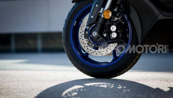 Video prova in anteprima Yamaha TMAX 560 2020, è maggiorenne ma continua a crescere - Foto 7 di 83