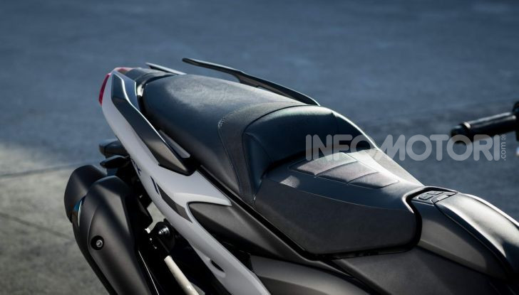 Video prova in anteprima Yamaha TMAX 560 2020, è maggiorenne ma continua a crescere - Foto 12 di 83