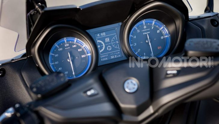Video prova in anteprima Yamaha TMAX 560 2020, è maggiorenne ma continua a crescere - Foto 15 di 83