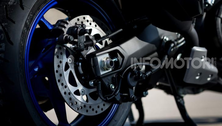 Video prova in anteprima Yamaha TMAX 560 2020, è maggiorenne ma continua a crescere - Foto 17 di 83