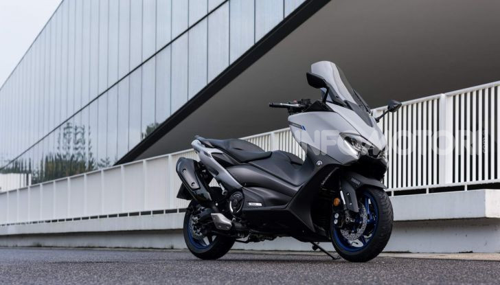 Video prova in anteprima Yamaha TMAX 560 2020, è maggiorenne ma continua a crescere - Foto 20 di 83