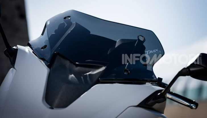 Video prova in anteprima Yamaha TMAX 560 2020, è maggiorenne ma continua a crescere - Foto 24 di 83