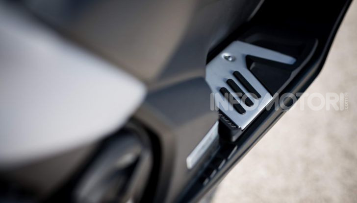 Video prova in anteprima Yamaha TMAX 560 2020, è maggiorenne ma continua a crescere - Foto 28 di 83