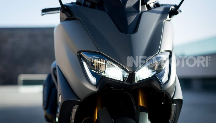 Video prova in anteprima Yamaha TMAX 560 2020, è maggiorenne ma continua a crescere - Foto 37 di 83