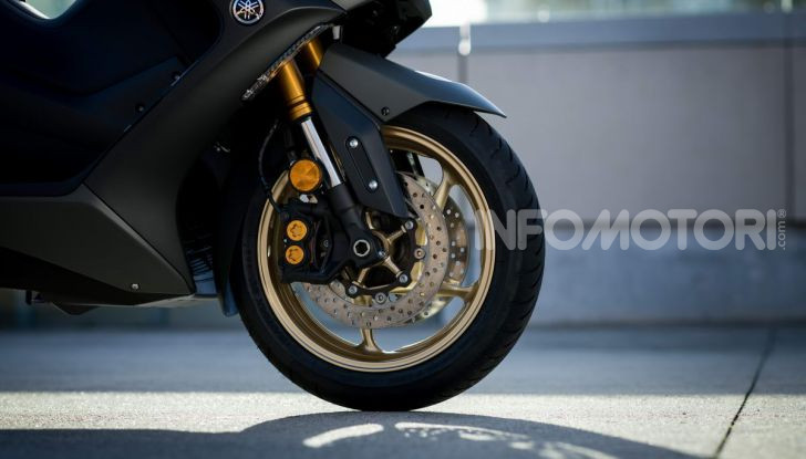 Video prova in anteprima Yamaha TMAX 560 2020, è maggiorenne ma continua a crescere - Foto 38 di 83