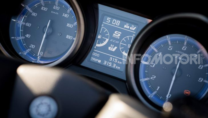 Video prova in anteprima Yamaha TMAX 560 2020, è maggiorenne ma continua a crescere - Foto 42 di 83