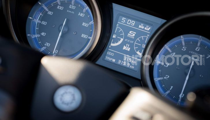 Video prova in anteprima Yamaha TMAX 560 2020, è maggiorenne ma continua a crescere - Foto 43 di 83