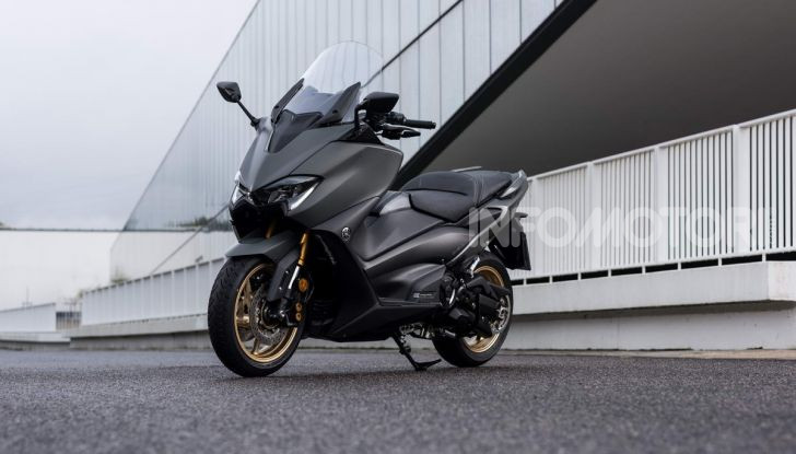 Video prova in anteprima Yamaha TMAX 560 2020, è maggiorenne ma continua a crescere - Foto 49 di 83