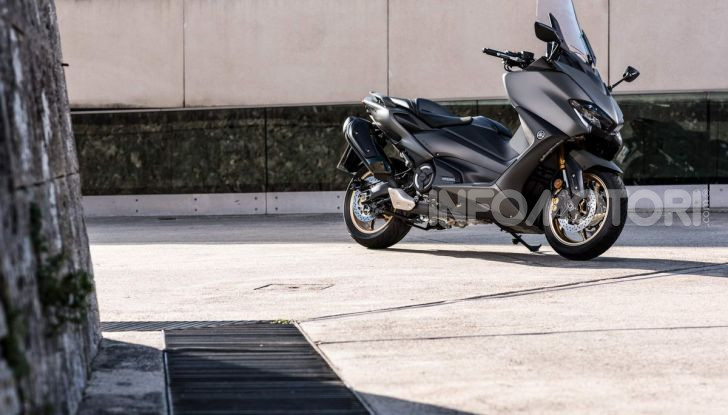 Video prova in anteprima Yamaha TMAX 560 2020, è maggiorenne ma continua a crescere - Foto 50 di 83