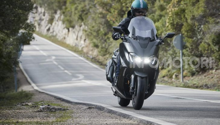 Video prova in anteprima Yamaha TMAX 560 2020, è maggiorenne ma continua a crescere - Foto 64 di 83