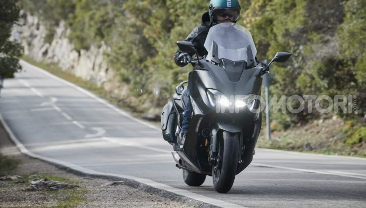 Video prova in anteprima Yamaha TMAX 560 2020, è maggiorenne ma continua a crescere - Foto 65 di 83