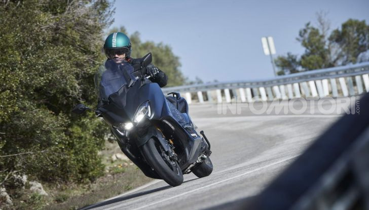 Video prova in anteprima Yamaha TMAX 560 2020, è maggiorenne ma continua a crescere - Foto 72 di 83