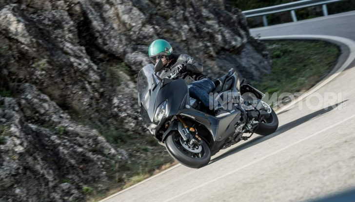 Video prova in anteprima Yamaha TMAX 560 2020, è maggiorenne ma continua a crescere - Foto 79 di 83