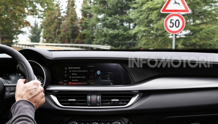 [VIDEO] Alfa Romeo Stelvio MY2020 prova su strada, prezzi e motori - Foto 23 di 32