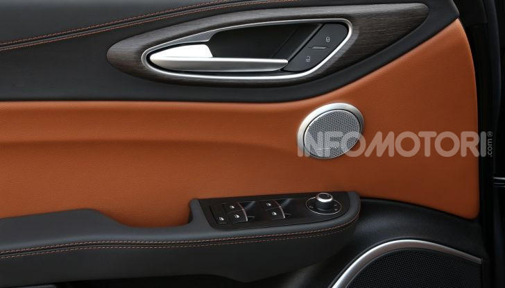 [VIDEO] Alfa Romeo Stelvio MY2020 prova su strada, prezzi e motori - Foto 26 di 32