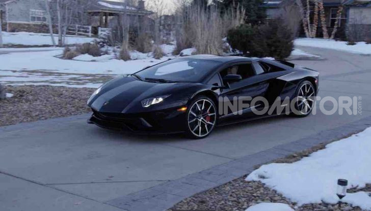 Lamborghini Aventador, il regalo di natale per padre e figlio appassionati - Foto 1 di 20
