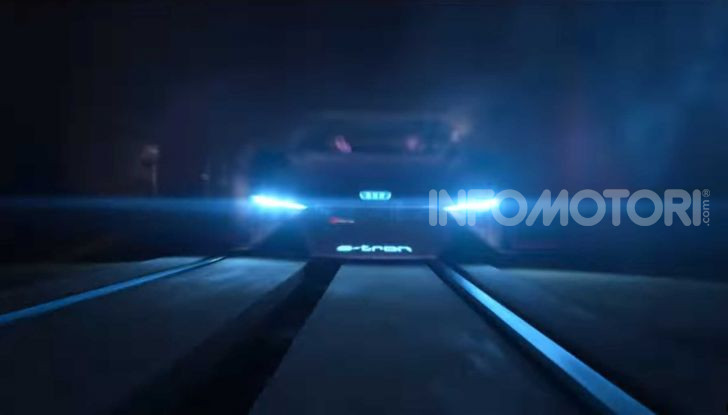 Audi RSQ e-Tron fari anteriori