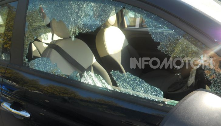 Auto lunotto frantumi