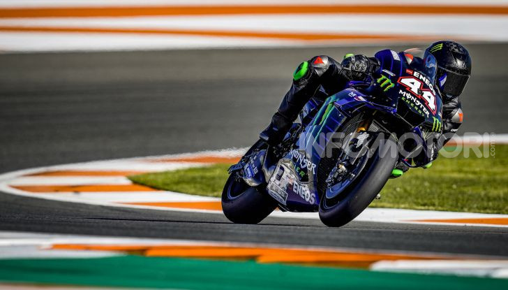 Hamilton e Rossi si scambiano i ruoli a Valencia: il Dottore in F1, Lewis con la MotoGP - Foto 15 di 22