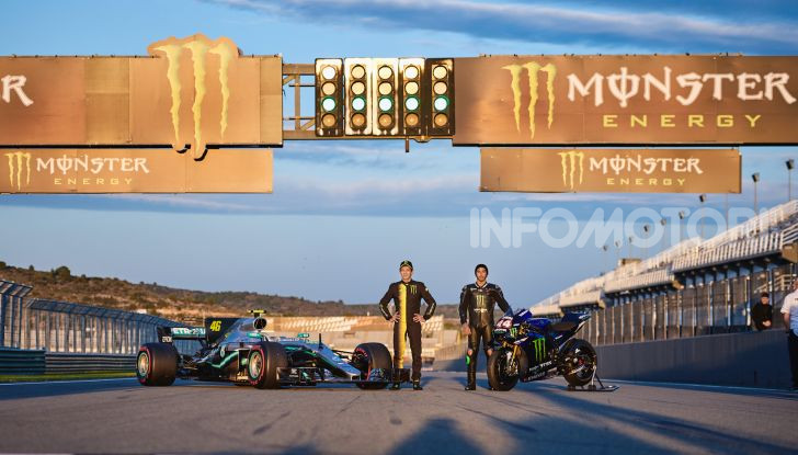 Hamilton e Rossi si scambiano i ruoli a Valencia: il Dottore in F1, Lewis con la MotoGP - Foto 22 di 22