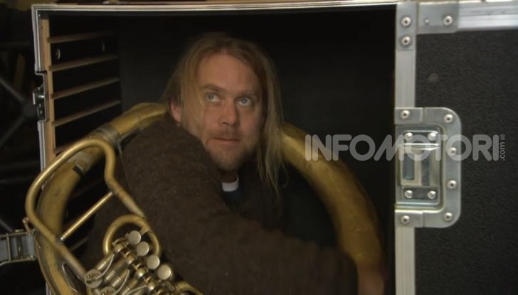 La #CarlosGhosnChallenge: entra nelle custodie di strumenti musicali come Ghosn! - Foto 4 di 13