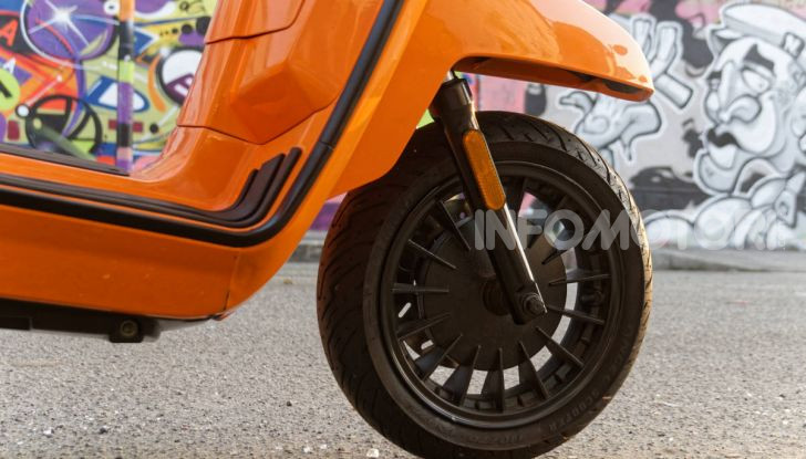 Prova Lambretta V 200 Special, il Lambro torna a scorrere su due ruote - Foto 14 di 25