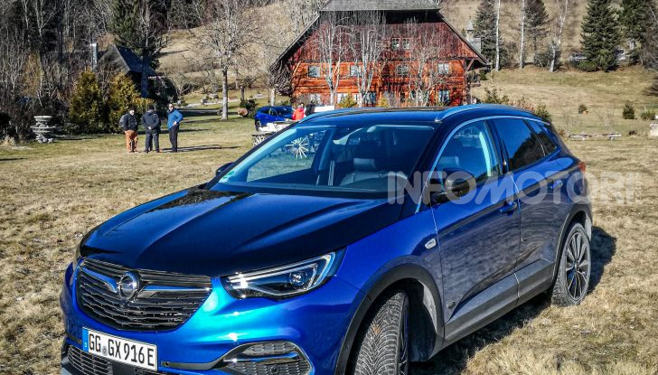 Prova Opel Grandland X Hybrid4, il SUV ecologico per andare ovunque - Foto 15 di 15