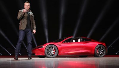 Tesla da 100 miliardi: vale più di Volkswagen in borsa