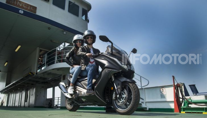 Kymco AK 550 ABS MY 2020: il maxi scooter ancora più potente e tecnologico - Foto 9 di 11