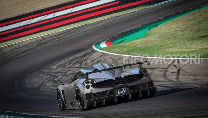 Pagani Imola: innovazione e potenza in una hypercar stradale - Foto 2 di 10