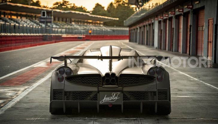 Pagani Imola: innovazione e potenza in una hypercar stradale - Foto 4 di 10