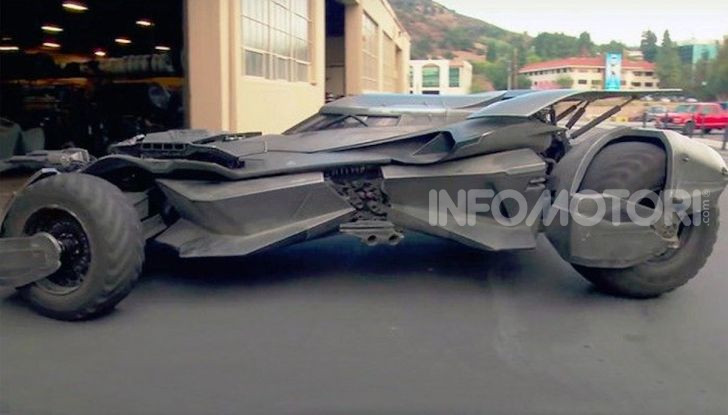 Una Batmobile nei parcheggi della polizia di Mosca - Foto 4 di 5