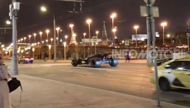 Una Batmobile nei parcheggi della polizia di Mosca - Foto 5 di 5