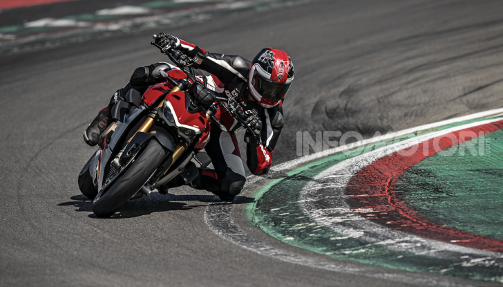 Ducati Streetfighter V4, la power naked dalla doppia personalità - Foto 9 di 16