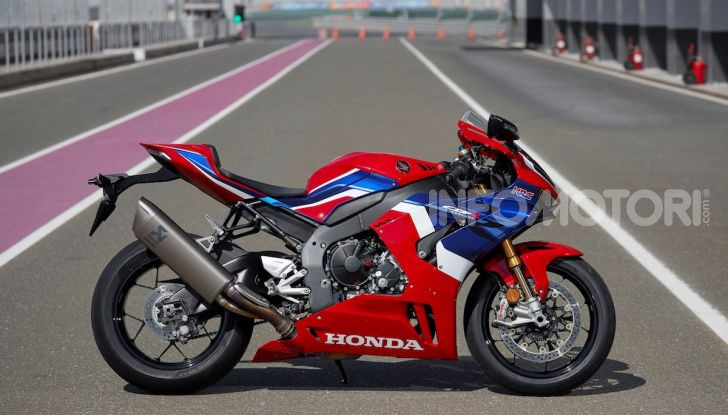 Honda: cinque star della pista a Losail per provare la CBR1000RR-R Fireblade SP - Foto 2 di 11