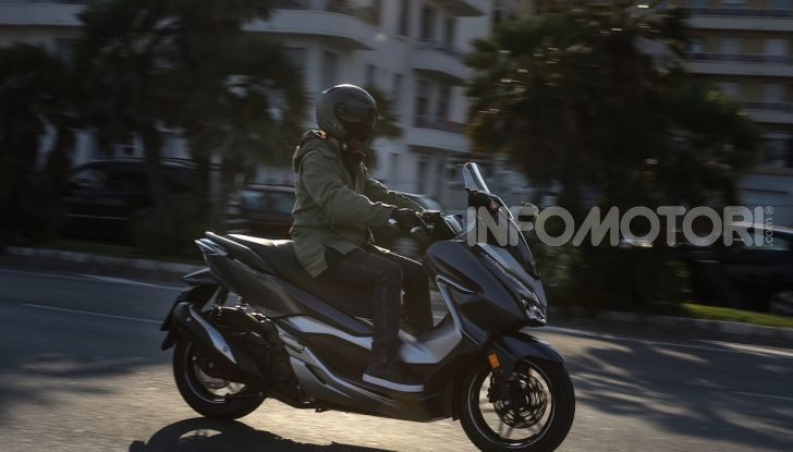 Honda Forza 300 2020 Limited Edition: look sportivo e praticità ai massimi livelli - Foto 11 di 23