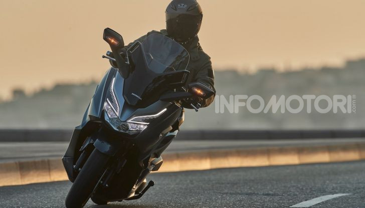 Honda Forza 300 2020 Limited Edition: look sportivo e praticità ai massimi livelli - Foto 14 di 23