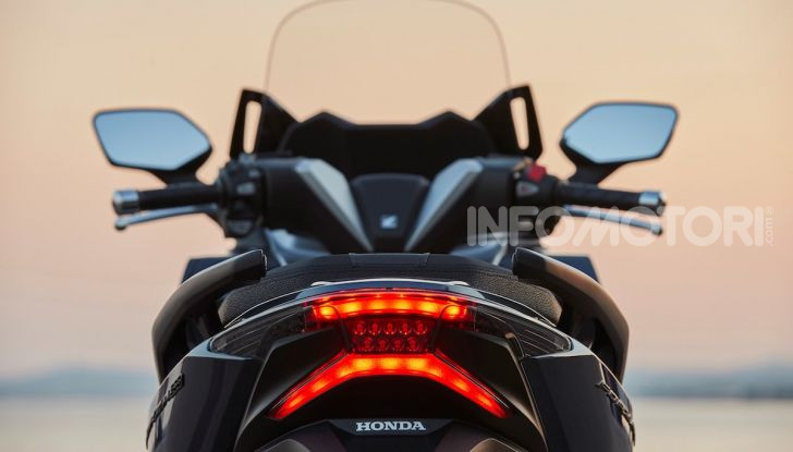 Honda Forza 300 2020 Limited Edition: look sportivo e praticità ai massimi livelli - Foto 16 di 23
