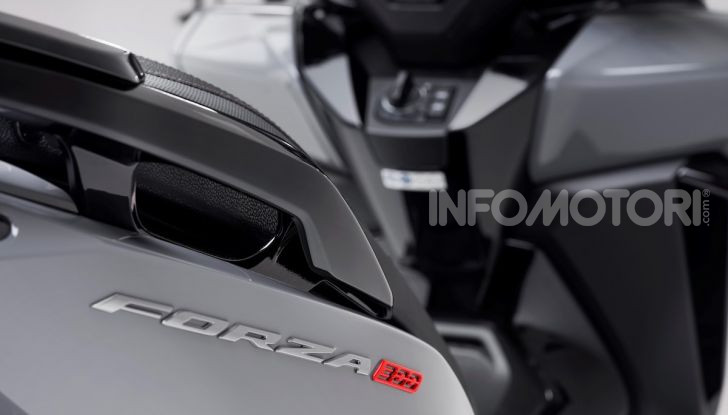 Honda Forza 300 2020 Limited Edition: look sportivo e praticità ai massimi livelli - Foto 22 di 23