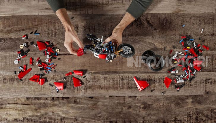 Ducati Panigale V4 R by LEGO Technic: 646 mattoncini di passione - Foto 7 di 9