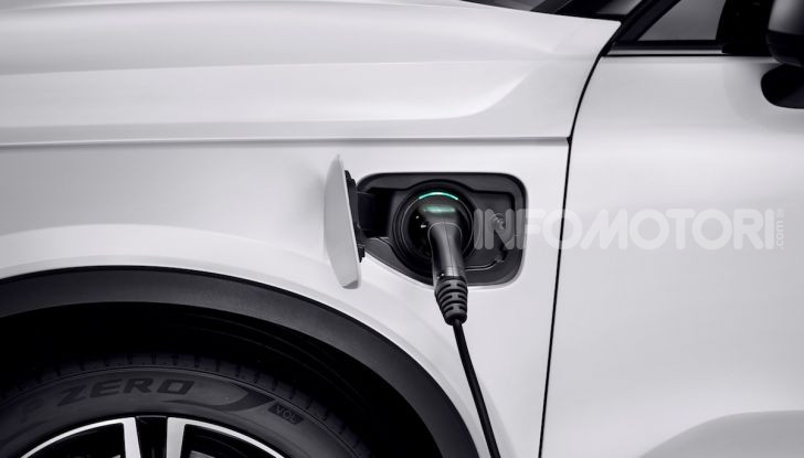Volvo XC40 Recharge T5 Plug-in Hybrid: motori e prezzi - Foto 5 di 21