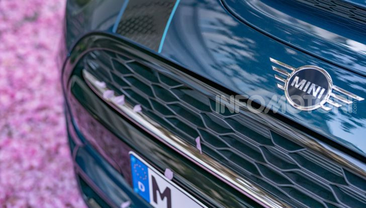 Mini Cooper Cabrio Sidewalk