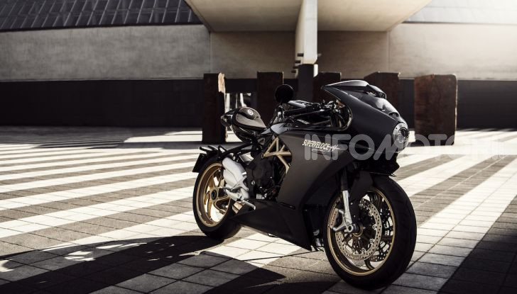 MV Agusta Superveloce 800: due nuove livree per la superbike neo-retro - Foto 5 di 6