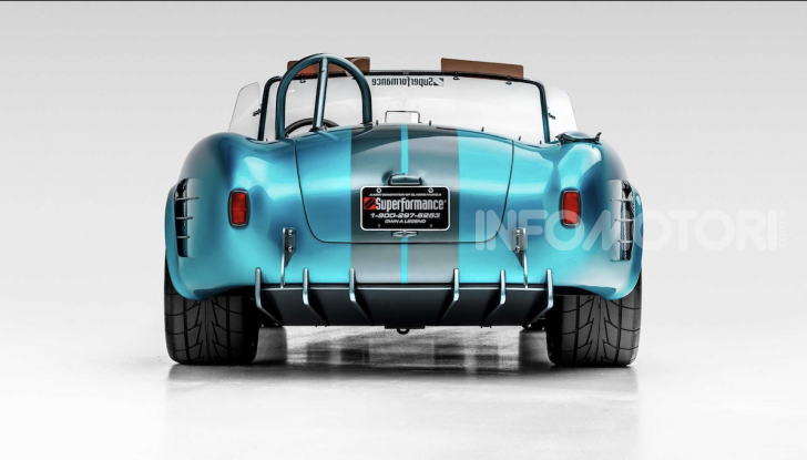 Nuova Shelby Cobra, replica ufficiale di Superperformance - Foto 2 di 11