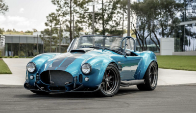 Nuova Shelby Cobra, replica ufficiale di Superperformance